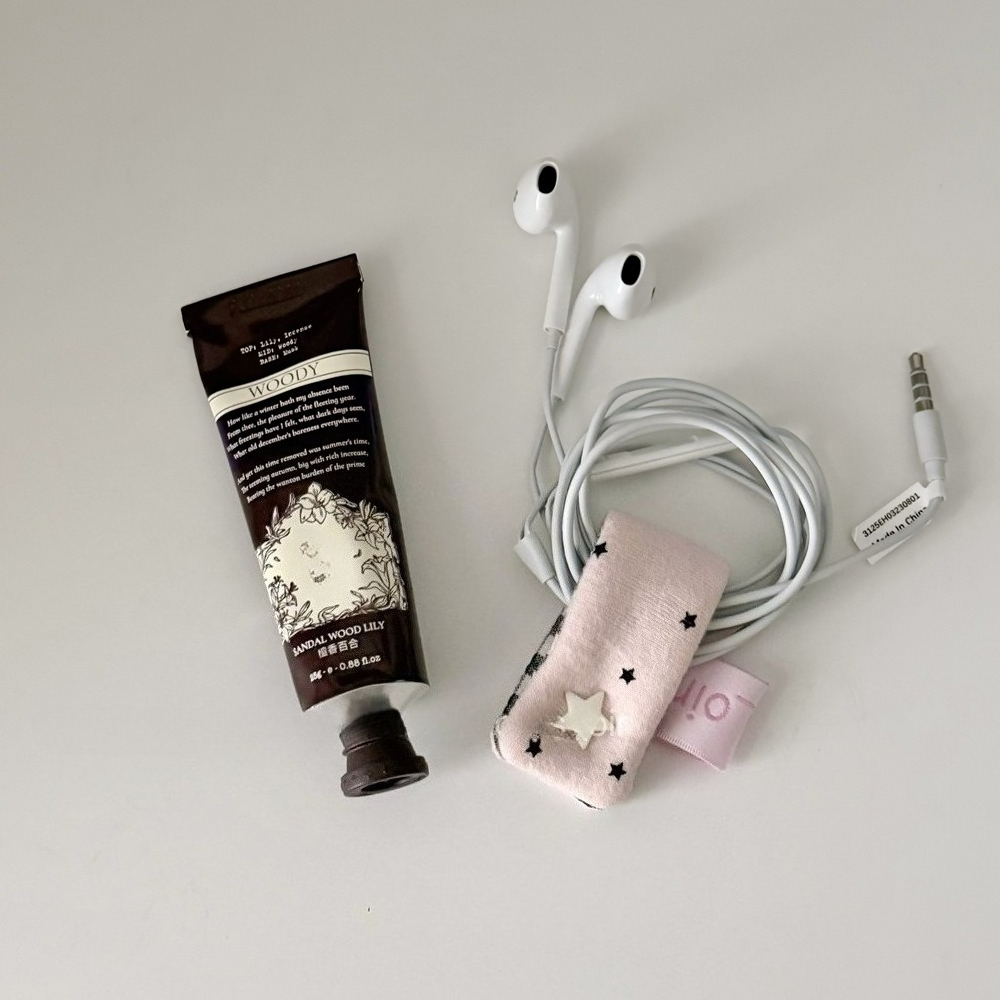 Cute Strawberry Korean Y2K Ear - Cable Management Bag 리뷰 및 가격